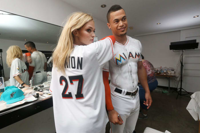 Giancarlo-Stanton-body-paint-Erin-Heatherton-X159267_TK1_743.jpg